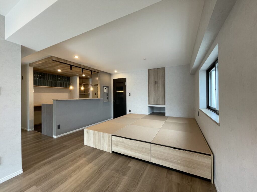 【筑紫野市】グレー×木目で魅せる 家族の心地よさを追究した珠玉のフルリノベーション